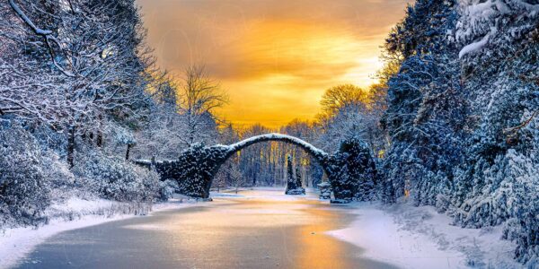 Die Rakotzbrücke in der Magie des Winters