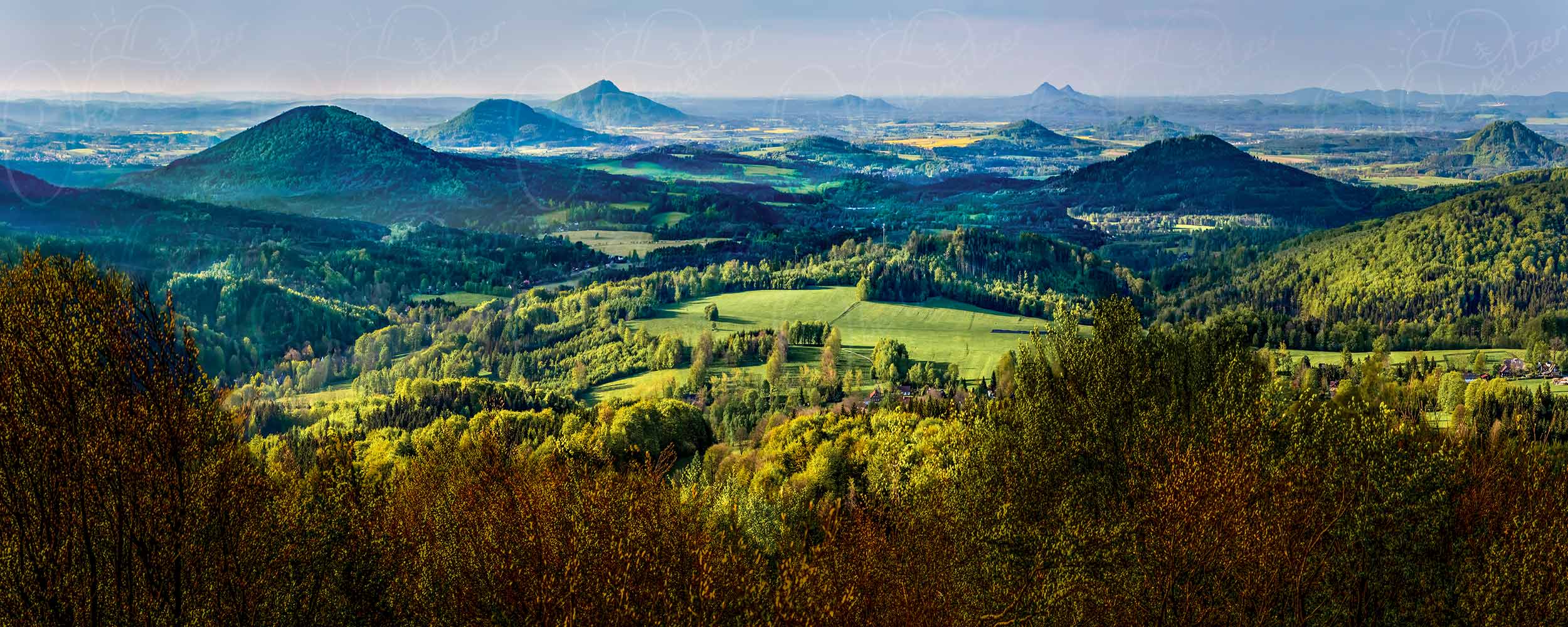 Waltersdorf - Das böhmische Bergland im Schattenspiel der Wolken