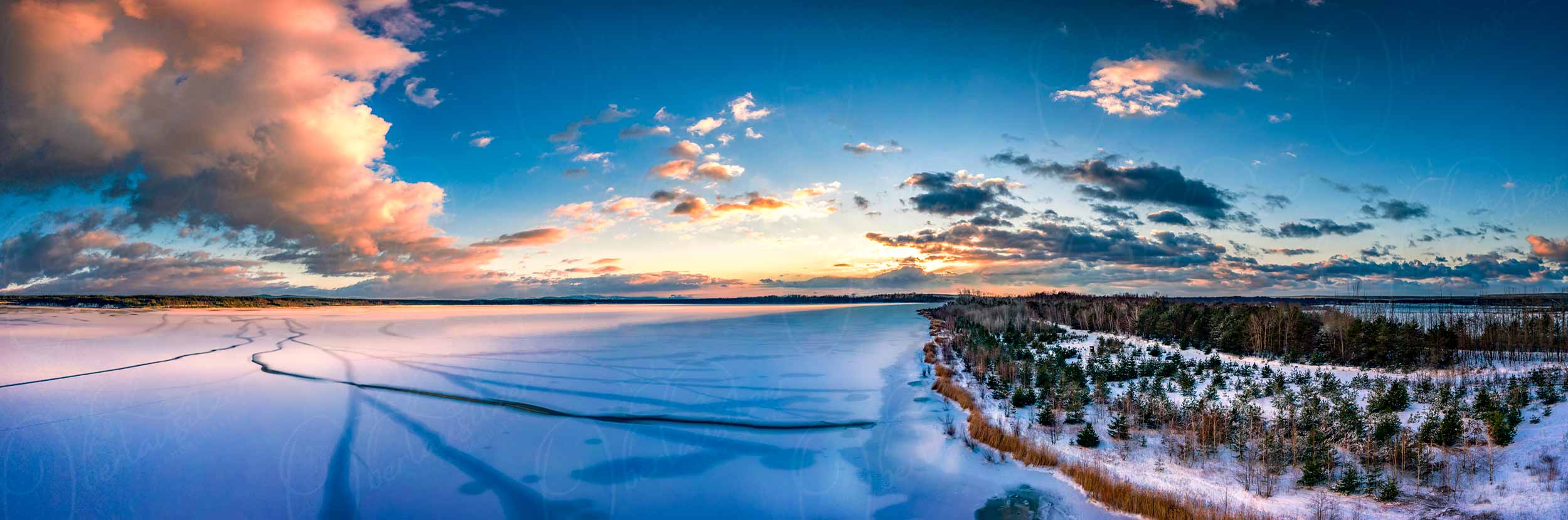 Der Bärwalder See verborgen unter Eis und Schnee